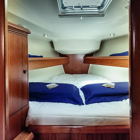 Sail&b Botel